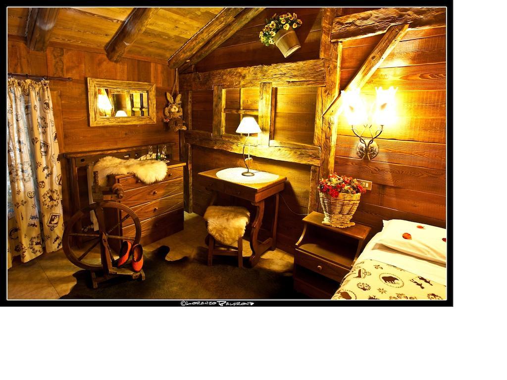 Baita La Jolie Bergere La Salle Room photo